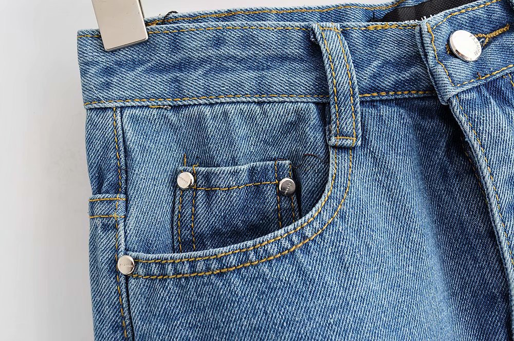 Hip-length denim skirt